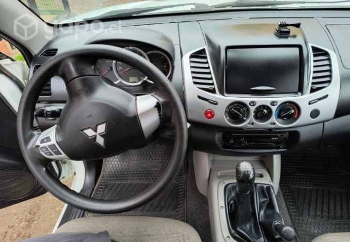 Mitsubishi l200 2015