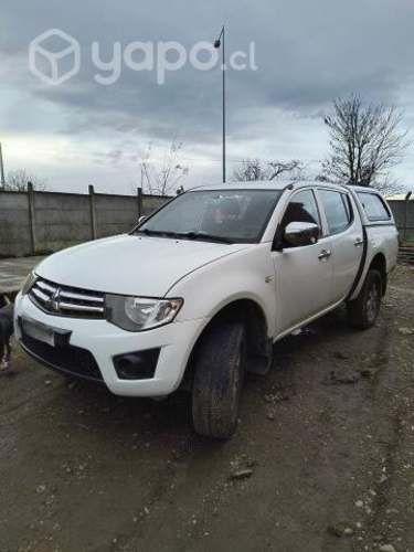 Mitsubishi l200 2015