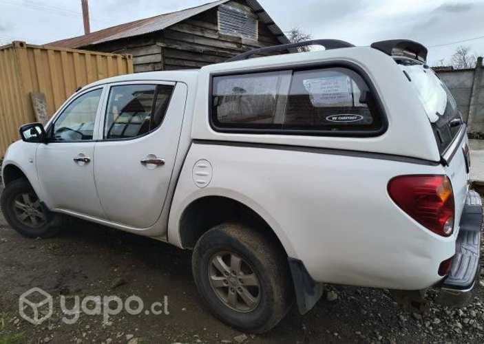 Mitsubishi l200 2015