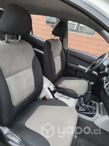 Mitsubishi l200 2015