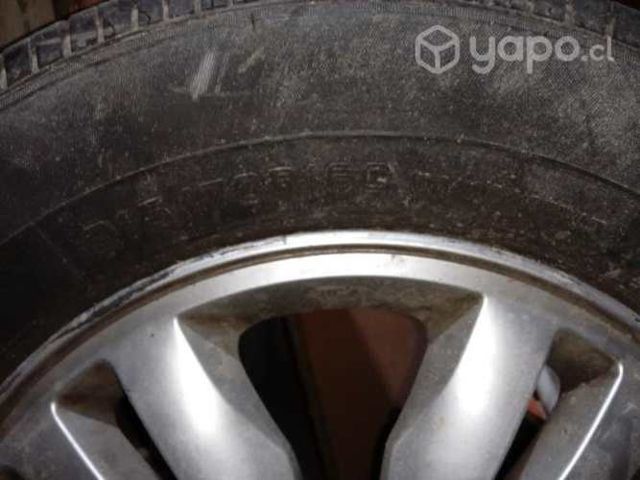 Tengo una llanta aro 16 con forro a la venta
