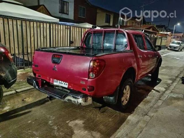 Mitsubishi l200 2014