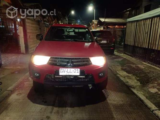 Mitsubishi l200 2014
