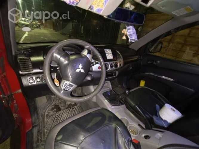 Mitsubishi l200 2014