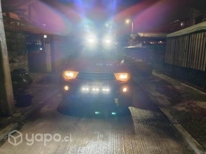 Mitsubishi l200 2014