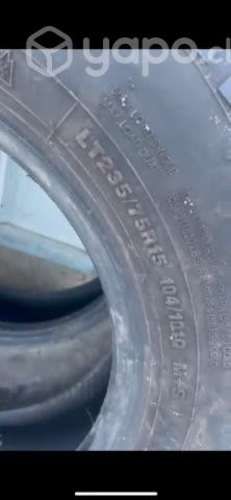 Par de Neumaticos con clavosGoodride 235 75 15