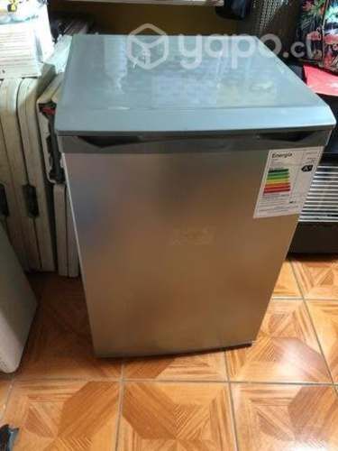 Freezer vertical Maigas 86L  como nuevo