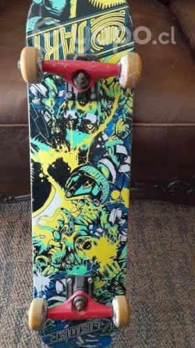 Skate tabla jart con ruedas