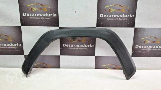 Moldura tapabarro Rav4 2019 a 2023 trasera 2.1