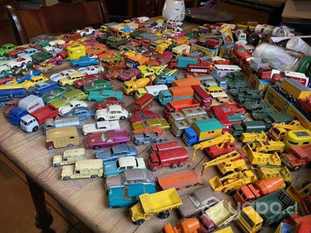 Buscamos Autitos colección Dinky Corgi Schuco Toy