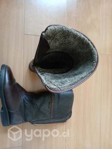 Botas de cuero café forradas en lana de oveja