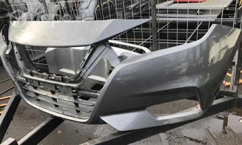 Parachoque Nissan versa