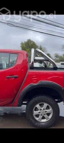 Mitsubishi l200 2014