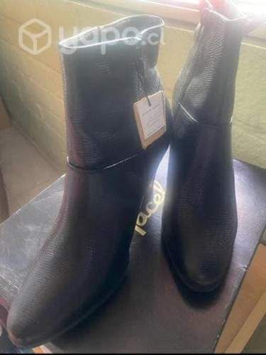 Botín Bruno Rossi Cuero Talla 38