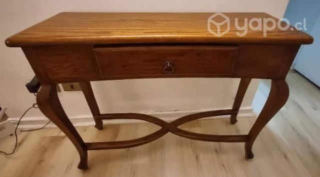 Mesa arrimo patas de león antigua