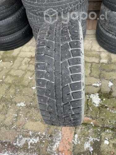 2 pares de Neumáticos con clavo