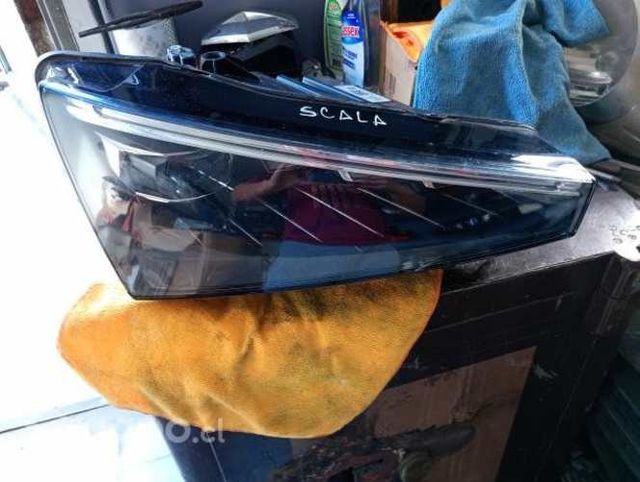 Óptico derecho Skoda Scala ORIGINAL impecable