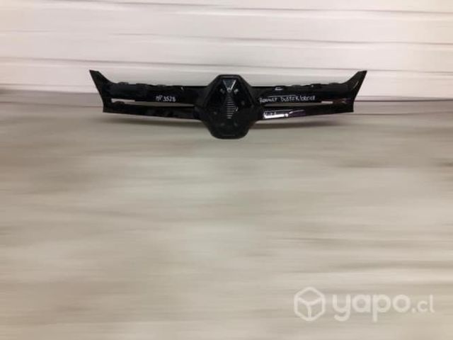 Moldura de mascara renault duster/oroch 2016-2021