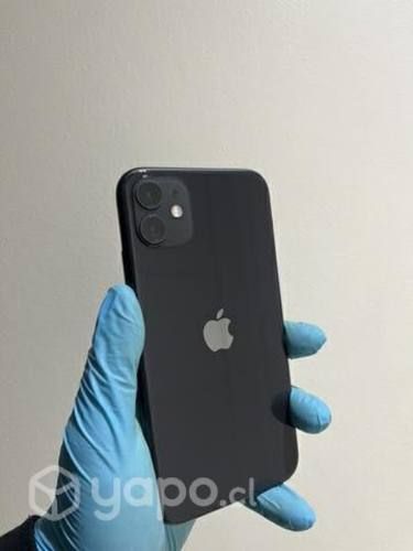 IPhone 11 negro usado sin caja en buen estado