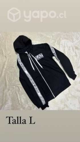 Variedad de polerones diferentes tallas y diseños