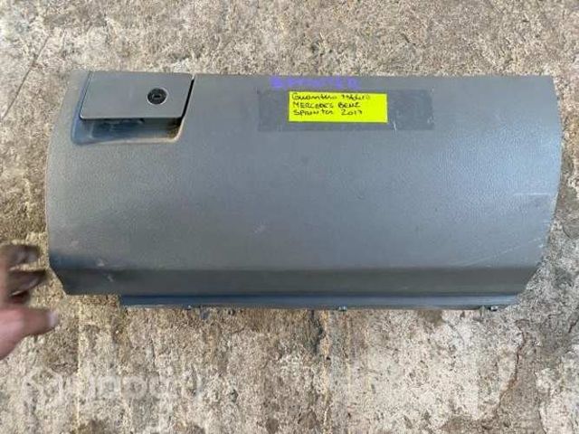 Guantera tablero Mercedes Benz Sprinter 2017