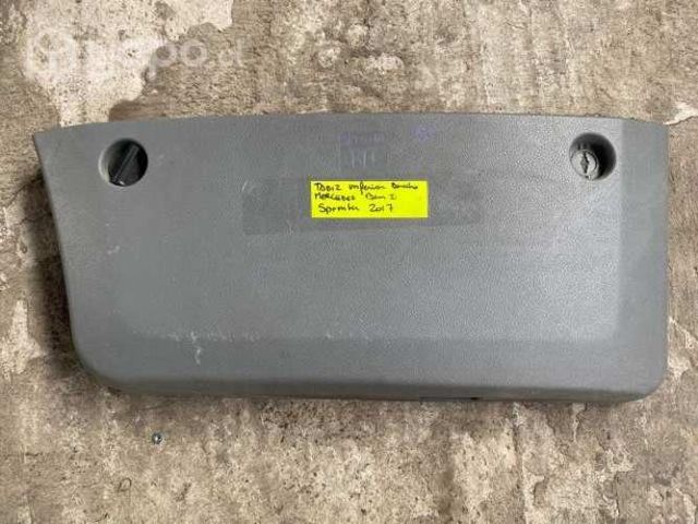Tapiz inferior puerta delantera der Benz Sprinter