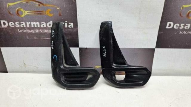 Tapa neblinero Hilux 2021 a 2024 Rh 2.1