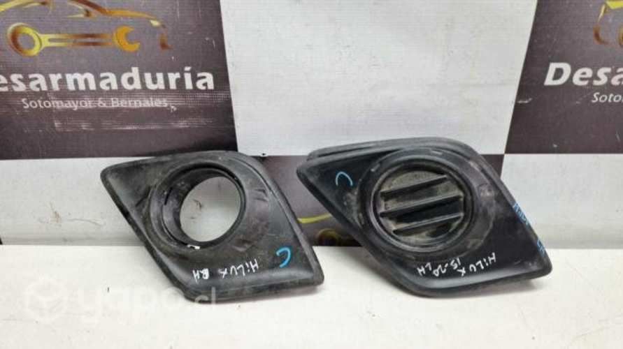 Tapa neblinero Hilux 2015 a 2020 Lh 2.1