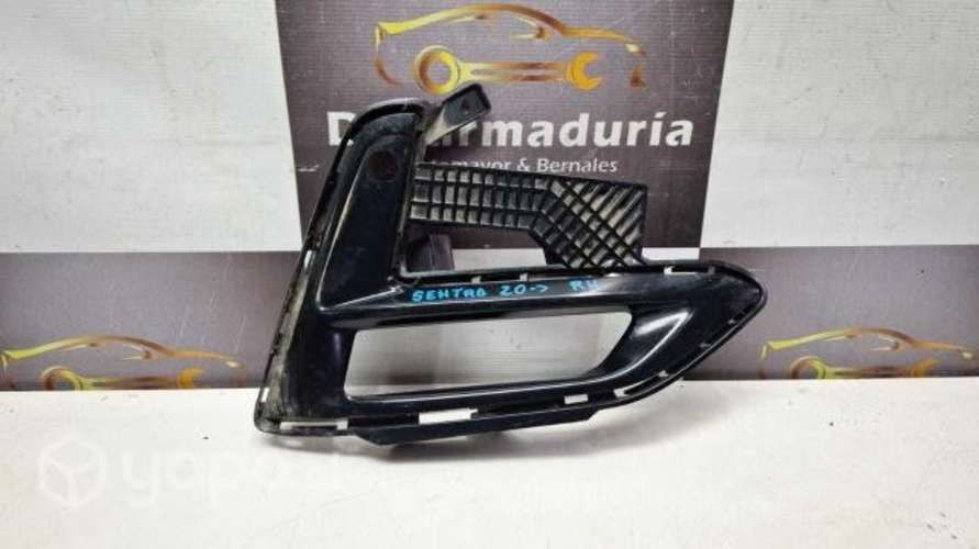 Tapa neblinero Sentra 2020 a 2024 Rh 2.1