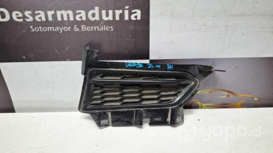 Tapa neblinero Versa 2021 a 2024 Rh 2.1