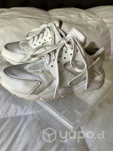 Zapatillas y sandalias