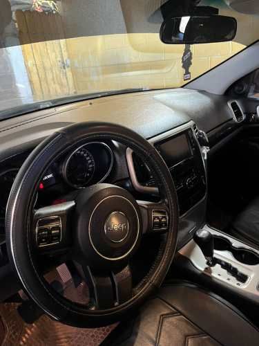 Jeep grand Cherokee Laredo 3.6 año 2011