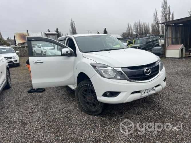 Camioneta Mazda BT-50 impecable