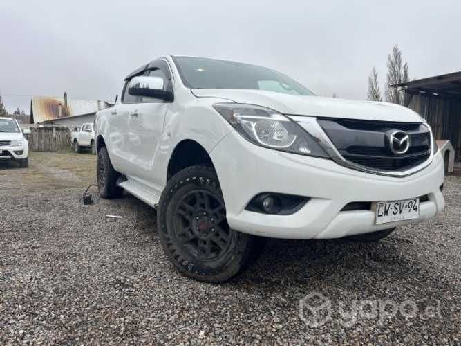 Camioneta Mazda BT-50 impecable