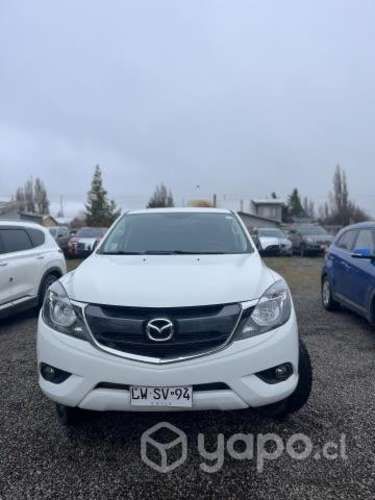 Camioneta Mazda BT-50 impecable