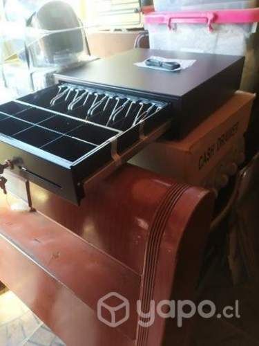 Caja registradora nueva en su caja Para negocio
