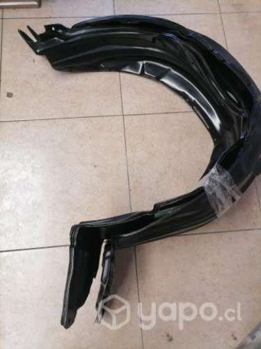 Sólidos guardafangos ty new yaris 06-13
