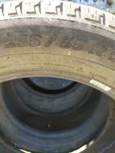 Tres neumáticos 235/55/17