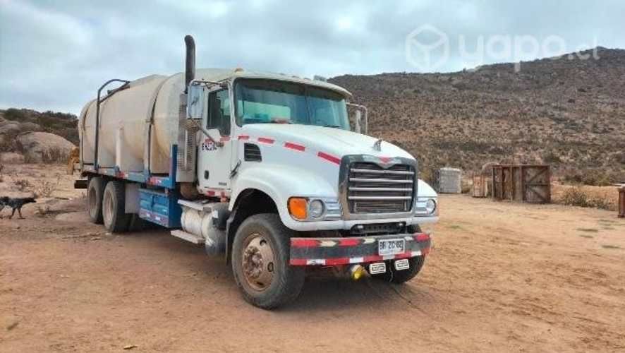 Vendo camión aljibes Mack año 2009