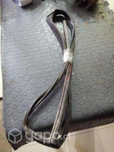 Goma vidrio puerta trasera izquierda MG ZS 2019