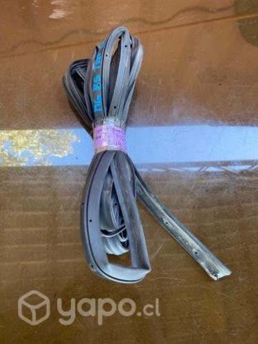 Goma contorno puerta trasera derecha MG ZS 2019