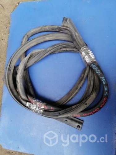 Goma contorno puerta trasera izquierda MG ZS 2019