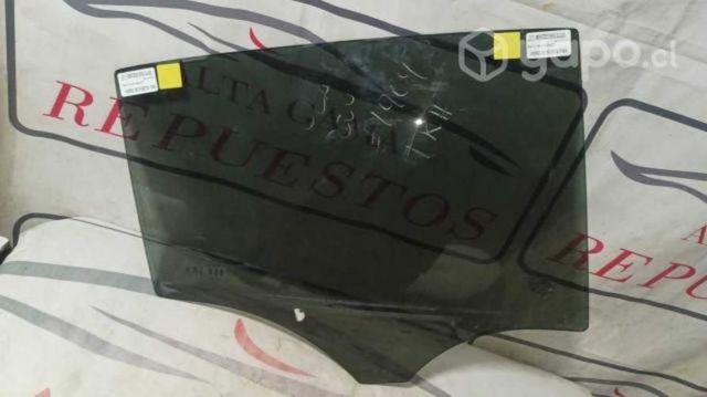 Vidrio de puerta TRH Mercedes Benz GLA 220 2015