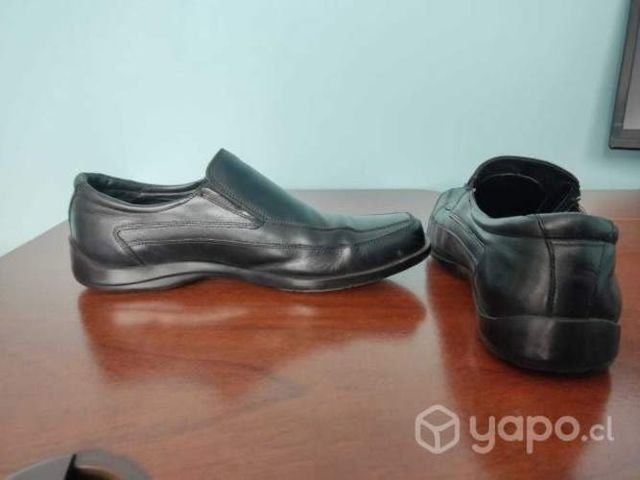 Zapatos formales talla 40