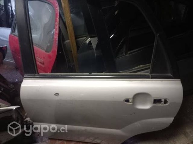 Puerta trasera izquierda kia sportage pro 2008