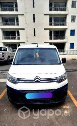 SE VENDE CITROEN BERLINGO AÑO 2021 larga