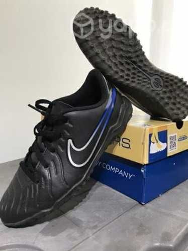Zapatos de fútbol niño poco uso