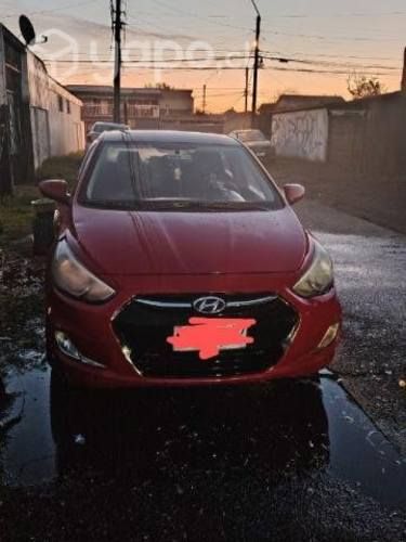 HYUNDAI ACCENT, con detalles estéticos