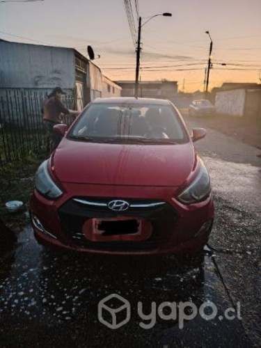 HYUNDAI ACCENT, con detalles estéticos