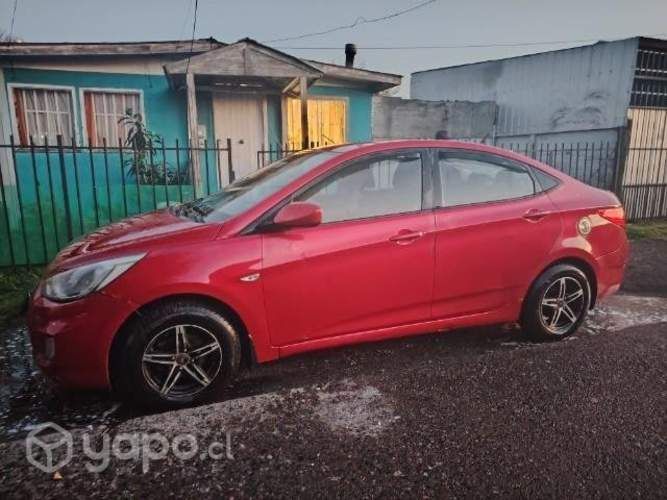 HYUNDAI ACCENT, con detalles estéticos